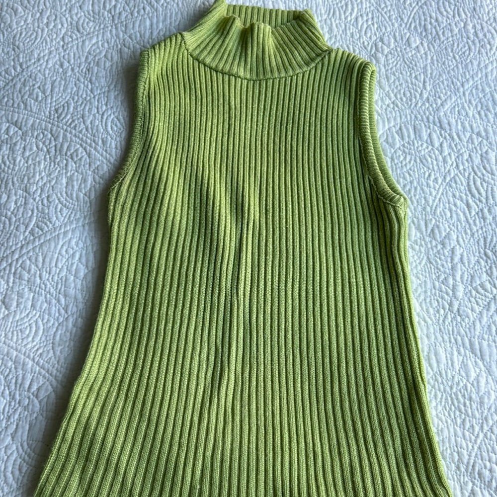 Vintage sleeveless knit sweater size small in excellent condition